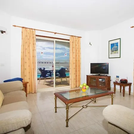 Puerto Del Carmen Sleeps 8 Wifi ヴィラ