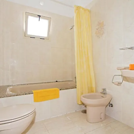 Вилла Puerto Del Carmen Sleeps 8 Wifi Пуэрто дель Кармен