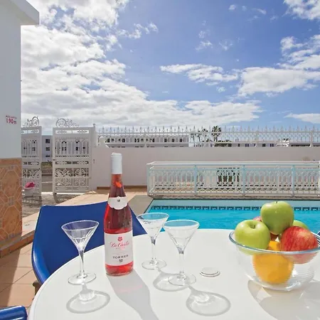 Villa Puerto Del Carmen Sleeps 8 Wifi